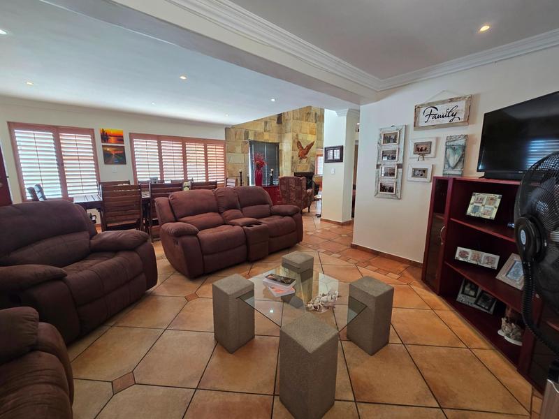 5 Bedroom Property for Sale in Golden Mile Western Cape
